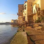 Al 25 Tulipani * Cefalù