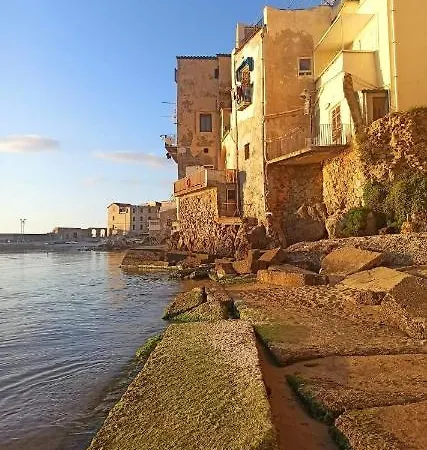 Al 25 Tulipani * Cefalù